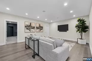 319 Franklin Pl, Paramus, NJ 07652 - Photo 42