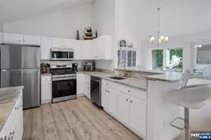 8 Caleb Ct 904, Hamburg, NJ 07419 - Photo 10