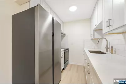 232 Lawton Avenue 2 #2, Cliffside Park, NJ 07010 - Photo 6
