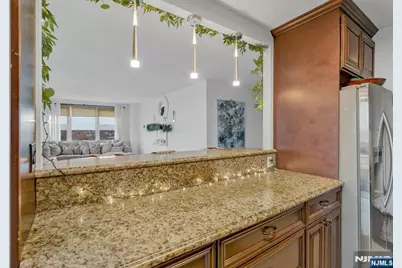 555 North Avenue 17S #17S, Fort Lee, NJ 07024 - Photo 4