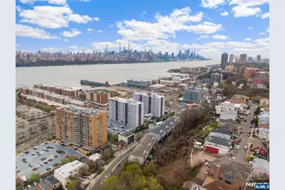 9 Legend Hills Drive, Edgewater, NJ 07020 - Photo 4
