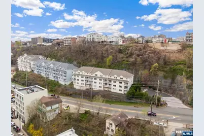 9 Legend Hills Drive, Edgewater, NJ 07020 - Photo 2