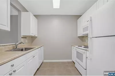 905 River Road 312 #312, Edgewater, NJ 07020 - Photo 28