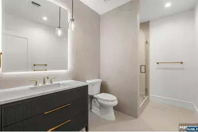 375 Burnet Place, Paramus, NJ 07652 - Photo 32