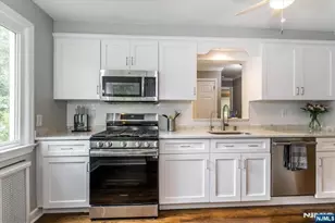 354 Plaza Rd, Fair Lawn, NJ 07410 - Photo 8