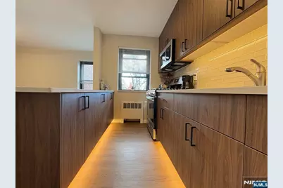2329 Hudson Terrace C3 #C3, Fort Lee, NJ 07024 - Photo 12