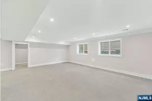 211 Warwick Ave 1, Fort Lee, NJ 07024 - Photo 32