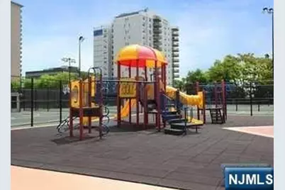 2000 Linwood Avenue 10M #10M, Fort Lee, NJ 07024 - Photo 20