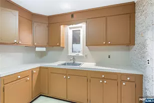 15 Edgewater Rd, Cliffside Park, NJ 07010 - Photo 14