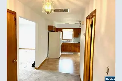 282 Falmouth Avenue 2 #2, Elmwood Park, NJ 07407 - Photo 4