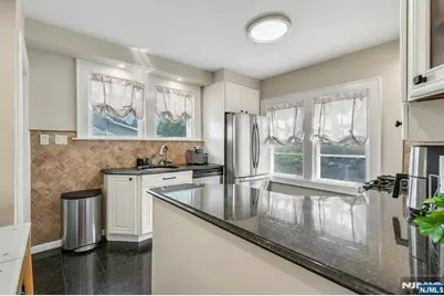 232 W Midland Avenue, Paramus, NJ 07652 - Photo 18