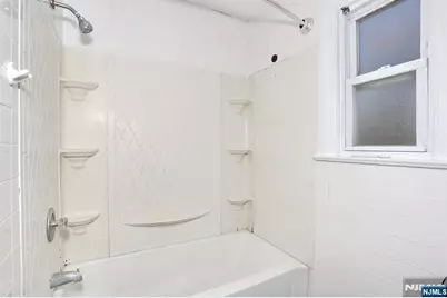 325 New Bridge Road, Bergenfield, NJ 07621 - Photo 16