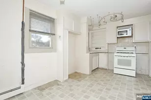 325 New Bridge Rd, Bergenfield, NJ 07621 - Photo 24