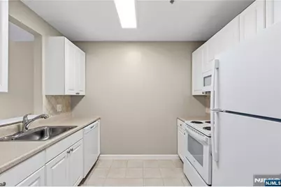 905 River Road 307 #307, Edgewater, NJ 07020 - Photo 10