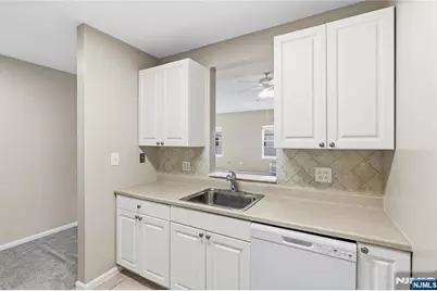 905 River Road 310 #310, Edgewater, NJ 07020 - Photo 14