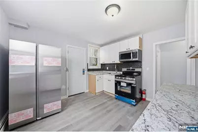 110 Montgomery Avenue, Irvington, NJ 07111 - Photo 16