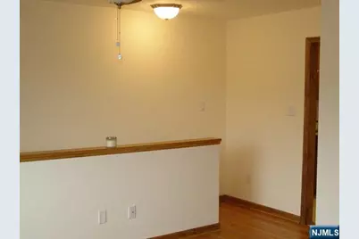 158 Ridge Road 2nd Floor #2nd floor, Lyndhurst Township, NJ 07071 - Photo 4