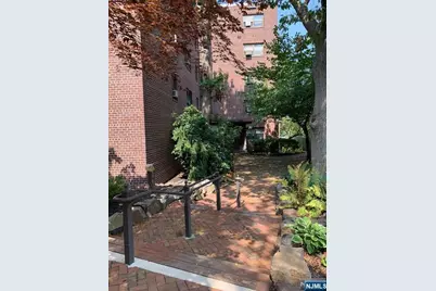 3091 Edwin 5D #5D, Fort Lee, NJ 07024 - Photo 2