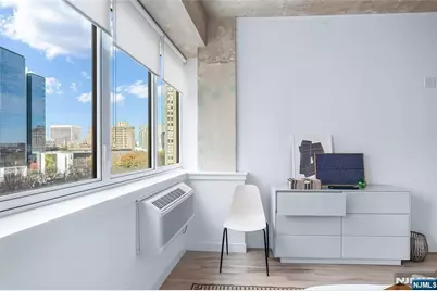 10 Commerce Court 2E #2E, Newark, NJ 07102 - Photo 12