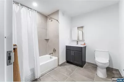 10 Commerce Court 2E #2E, Newark, NJ 07102 - Photo 16