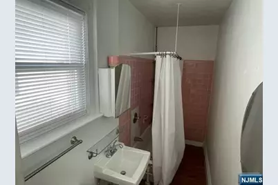67 N Washington Avenue 3 #3, Bergenfield, NJ 07621 - Photo 4