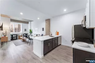 10 Commerce Ct 3C, Newark, NJ 07102 - Photo 2