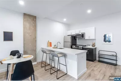 10 Commerce Court 3C #3C, Newark, NJ 07102 - Photo 4