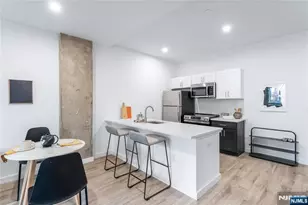 10 Commerce Ct 3C, Newark, NJ 07102 - Photo 4