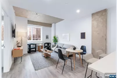 10 Commerce Court 2A #2A, Newark, NJ 07102 - Photo 4