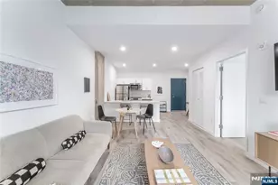 10 Commerce Ct 2A, Newark, NJ 07102 - Photo 8