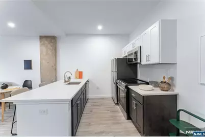 10 Commerce Court 10J #10J, Newark, NJ 07102 - Photo 2