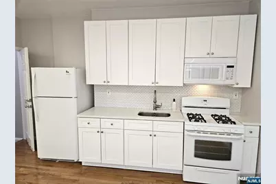 142 Side Avenue, Jersey City, NJ 07305 - Photo 6