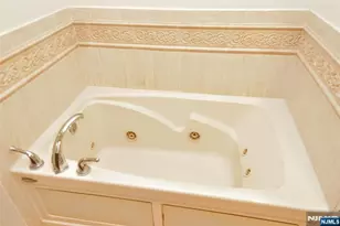 126 Blue Heron Dr, Secaucus, NJ 07094 - Photo 18