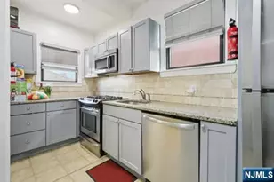 7 Laird Pl, Cliffside Park, NJ 07010 - Photo 18