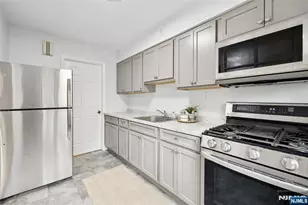 35 Edgewater, Edgewater, NJ 07020 - Photo 12