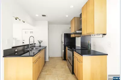 100 Crown Court 482 #482, Edgewater, NJ 07020 - Photo 6