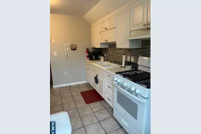 433 Holly Avenue 2 #2, Paramus, NJ 07652 - Photo 4