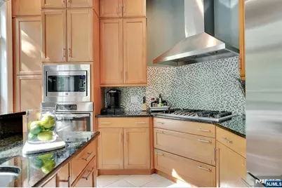 3 Regency Place, Weehawken, NJ 07086 - Photo 8