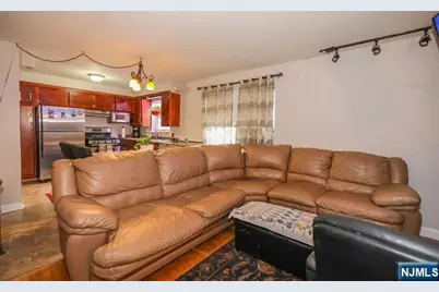 346 Esplanade 60 #60, Hackensack, NJ 07601 - Photo 2