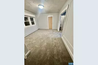 546 Victory Avenue 2 #2, Ridgefield, NJ 07657 - Photo 4