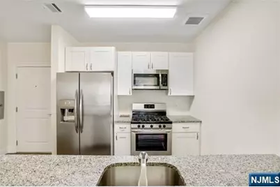 90 Clinton, Newark, NJ 07114 - Photo 2