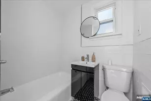 64 Oak St, Jersey City, NJ 07304 - Photo 10