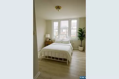 458-460 Leslie Street 2L #2L, Newark, NJ 07112 - Photo 4