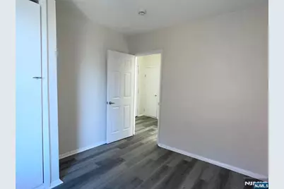 10 Hilliard Avenue 4 #4, Edgewater, NJ 07020 - Photo 8