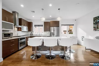 807 Edgewood Lane B #B, Fort Lee, NJ 07024 - Photo 2