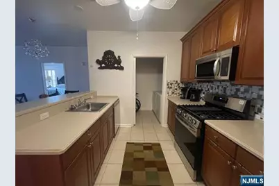 132 Cory Lane 132 #132, Elmwood Park, NJ 07407 - Photo 4