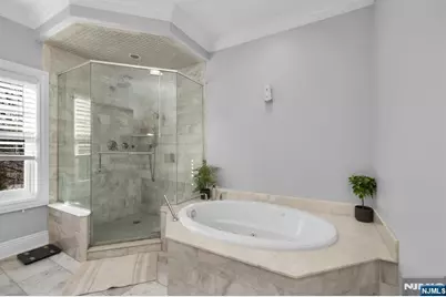 44 Marquis Court 44 #44, Edgewater, NJ 07020 - Photo 34