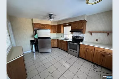 535 Roff Avenue 2 #2, Palisades Park, NJ 07650 - Photo 4