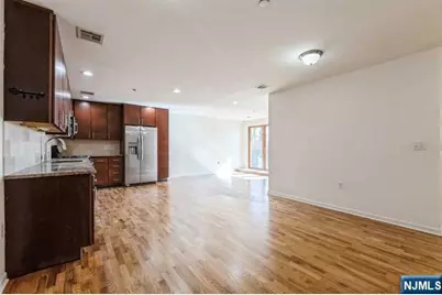 17 Meadow Road 401 #401, Rutherford, NJ 07070 - Photo 2