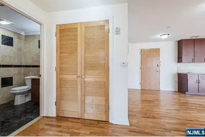 17 Meadow Road 401 #401, Rutherford, NJ 07070 - Photo 12